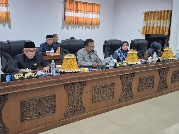 Rapat Paripurna dengan Agenda Penyampaian Pendapat Akhir Fraksi DPRD dan Penandatanganan Persetujuan Bersama Terhadap 2 Ranperda yaitu Ranperda RPJMD Tahun 2025-2029 (Dok : Ist).