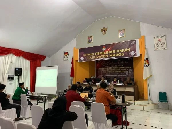 7 saksi Partai Politik (Parpol) menyoroti kinerja Komisi Pemilihan Umum (KPU) Kabupaten Maros.