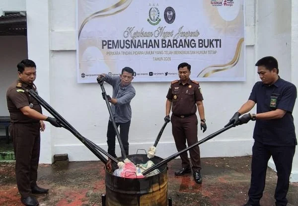 Pemusnahan barang bukti. (Dok: Ist)