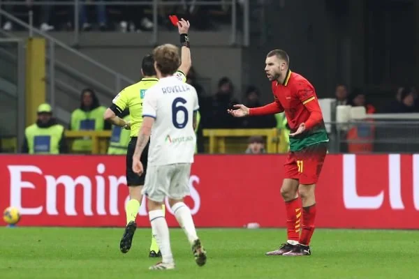 AC Milan kembali menelan kekalahan usai bertanding lawan Lazio (Dok : Int).