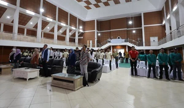 Pengelolaan sampah ramah lingkungan menuju UI GreenMetric oleh Poltekpar Makassar (Dok: Ist)