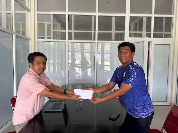 Penyerahan santunan KONI kepada pihak keluarga almarhum andre atlet Karate Sulbar(dok:ist)