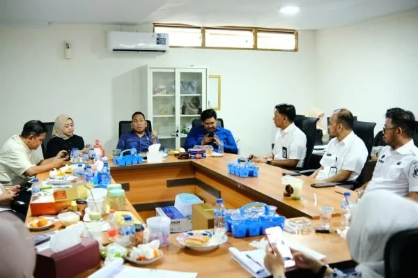 Rapat Bapenda Kota Makassar dengan Komisi B DPRD Kota Makassar (Dok: Ist).