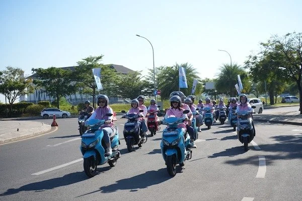 Srikandi PLN UID Sulselrabar mengadakan Kegiatan SUNMORI (Sunday Morning Ride) sebagai bagian dari kampanye sosialisi penggunaan kendaraan listrik.