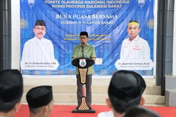 Sekprov Sulbar Junda Maulana saat menyampaikan sambutan di acara buka bersama di kantor KONI Sulbar (Dok: Ist)