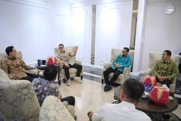 Sekda Kota Makassar menerima kunjungan kerja Bupati Ogan Komering Ilir Provinsi Sumatera Selatan (Dok: Ist).