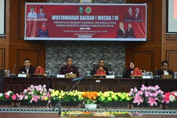 Sekretaris Daerah (Sekda) Sinjai, Andi Jefrianto Asapa saat mewakili Pj Bupati membuka Musda Ke-VI DPD PPNI Sinjai yang digelar di Ruang Pola Kantor Bupati Sinjai (Dok : ist).
