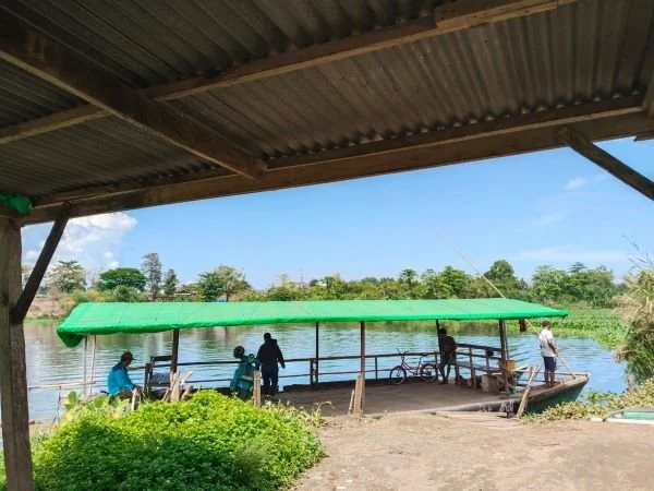 Perahu penyebrangan di Sungai Jeneberang Gowa (Dok : Gabi KabarMakassar).