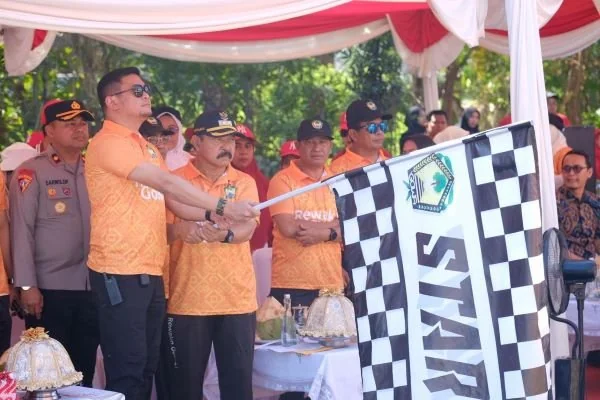 Bupati Gowa, Adnan Purichta Ichsan melepas Lomba gerak jalan antar SKPD dan Ormas (Dok : ist).