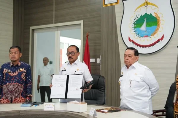 Pemprov Sulbar saat melakukan penandatanganan Perjanjian Kerja Sama (Dok : Ist).
