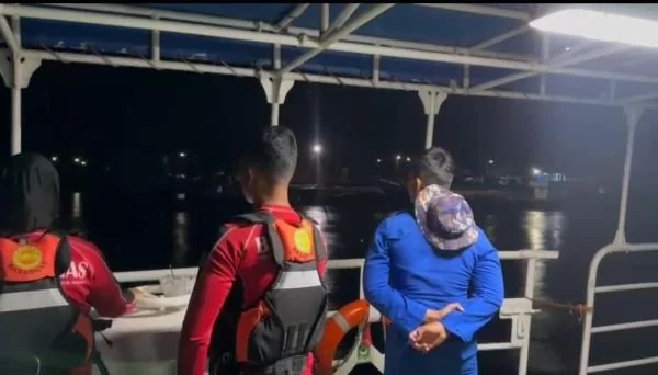 Pencarian KM Cahaya Rezeky yang dilakukan Basarnas Mamuju (Dok : Ist).