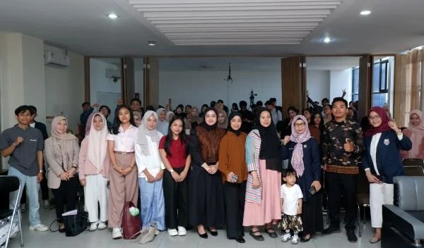 Webinar Nasional Hukum Tata Negara bertema “Eksistensi DPR dalam Negara Demokrasi”. Dok. Ist
