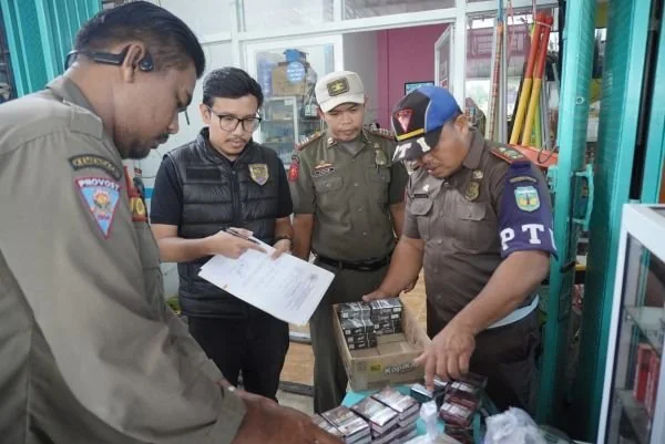 Bea Cukai Malili dan Satpol PP Luwu sita beladan ribu batang rokok ilegal (Dok : Ist).