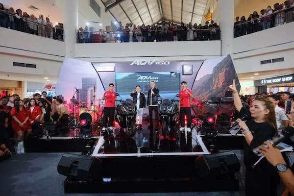 Ribuan pengunjung padati mal Panakkukang dalam Regional Public Launching New Honda ADV160 oleh Asmo Sulsel (Dok: Ist)