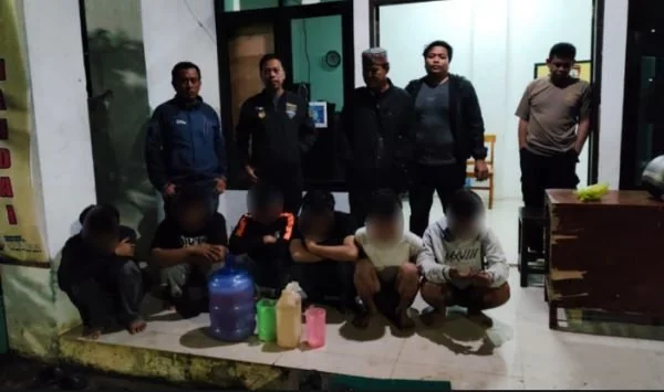 Enam Pemuda yang Diamankan Polsek Mandai saat Polsek Mandai saat Patroli Hunting, (Dok: Ist).