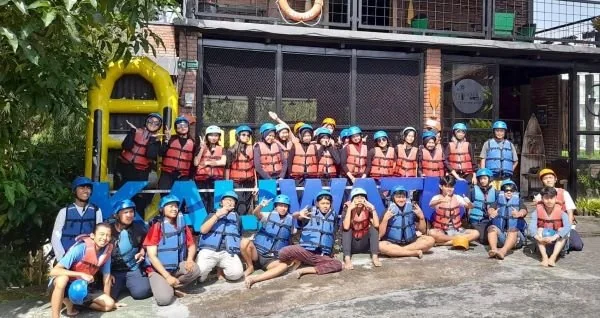 Siswa Bosowa School Makassar pada kegiatan Overisland Program.