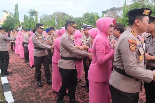 Upacara kenaikan pangkal Polda Sulsel (Dok: Ist).