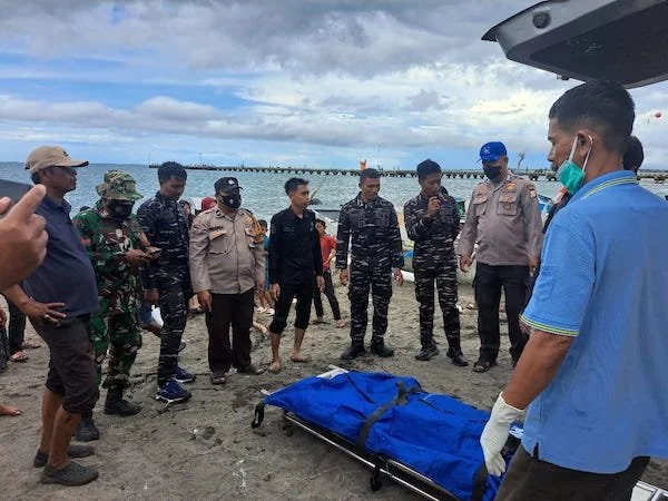 Mayat di Evakuasi Di Darat Perairan Kecamatan Tanakeke