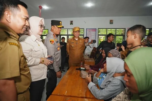 Pj Gubernur Sulsel, Prof Fadjry Djufry saat melakukan sosialisasi Program Pemeriksaan Kesehatan Gratis di Jeneponto (Dok: Ist).