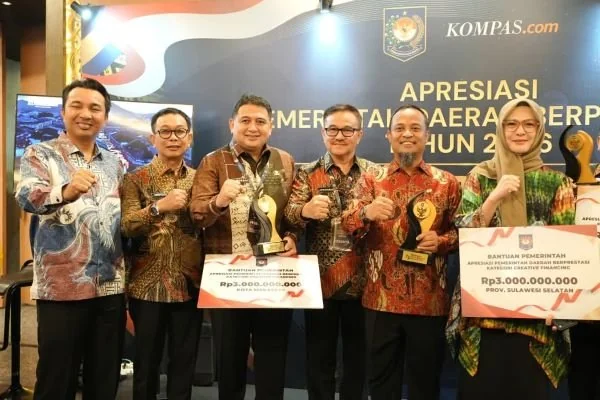 Wali Kota Makassar Munafri Arifuddin saat Menerima penghargaan Terbaik I Kategori Creative Financing Regional Sulawesi Tahun 2026 pada ajang Apresiasi Pemerintah Daerah Berprestasi Tahun 2026 (Dok: Ist).
