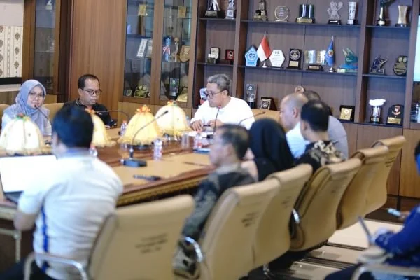 Bupati Jeneponto, H Paris Yasir saat memimpin rapat koordinasi CSR bersama BUMN Dan BUMD. Dok. Ist
