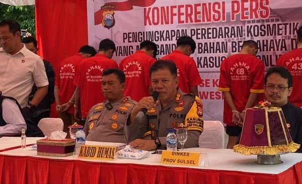 Kabid Humas Polda Sulsel, Didik Supranoto saat memberikan keterangan pers (Dok: Atri KabarMakassar)