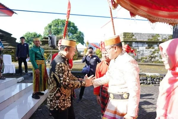 Suasana saat ziarah Makam Raja Latenritatta Datu Mario Arung Palakka Raja Bone Ke-XV Matinroe ri Bontoala (Dok: Ist).