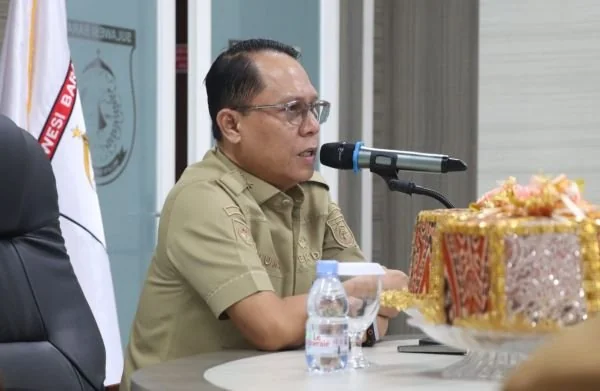 Junda Maulana saat memimpin rapat apel Virtual lingkup Pemprov Sulbar. (Dok: Ist)