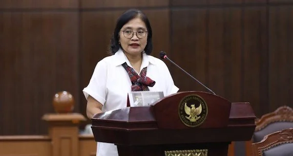 Janita Widati selaku saksi dari pemohon menyampaikan kesaksiannya terkait dengan pembiaran dan penumpukkan serta pembakaran sampah di wiliayahnya (Dok: Ist).