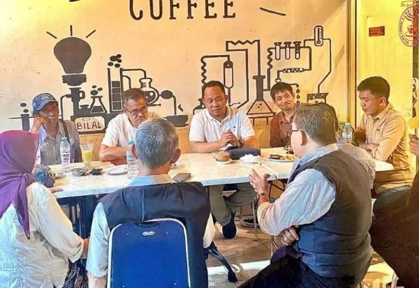 Suasana rapat konsolidasi Relawan Perubahan Sulsel di Makassar untuk memenangkan Danny Pomanto-Azhar Arsyad sebagai bakal paslon Pilgub Sulsel 2024 (Dok : Ist).