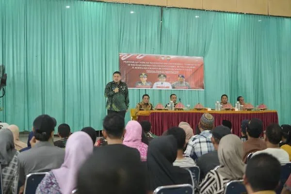 Wali Kota Makassar, Munafri Arifuddin saat Memberikan Arahan di Rapat Pemulihan Tallo Pasca Perang Kelompok, (Dok: Sinta KabarMakassar).
