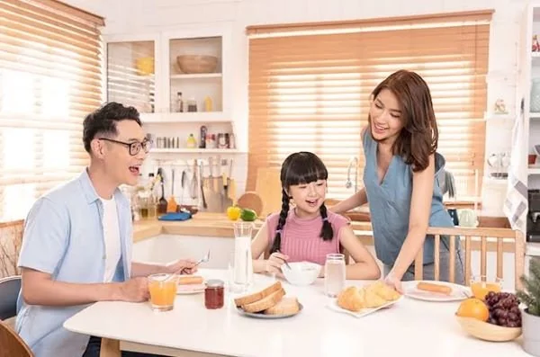 Ilustrasi makan bersama keluarga (Dok : int).