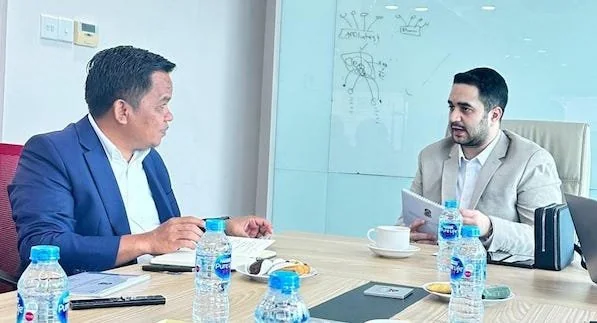 Pj Bupati Jeneponto, Junaedi Bakri saat melakukan pertemuan dengan pengusaha Qatar, Ali Hadji di tower gandaria city, Jakarta. (Ist).