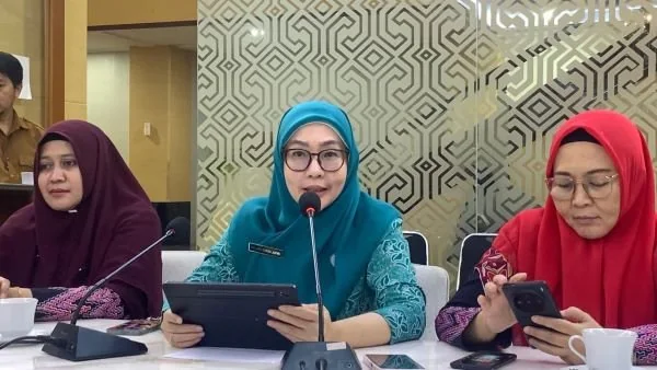 Staf Ahli TP PKK Sulsel, Melani Simon Jufri (Tengah) (Dok. Syamsi/KabarMakassar)