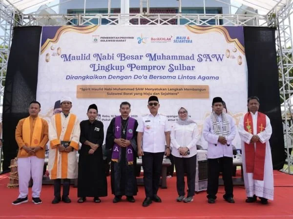 Peringatan Maulid Nabi Muhammad SAW dan doa lintas agama yang digelar Pemprov Sulbar (Dok : Ist).