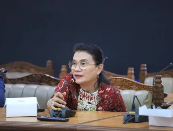 Legislator perempuan fraksi Gerindra Sulsel, Firmina Tellulembang (DOk : Ist).