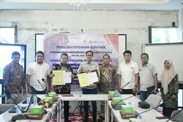 Penandatanganan kontrak perbaikan jalan Provinsi Sulsel sepanjang 805 km (dok. Ist)