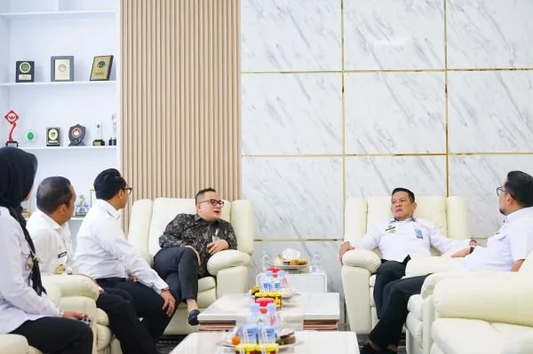 Kepala Kantor Wilayah Kementerian Hukum Sulawesi Selatan (Kakanwil Kemenkum Sulsel), Andi Basmal, menerima kunjungan kerja Kepala Kantor Wilayah Sulawesi Tenggara. (Dok: Ist)