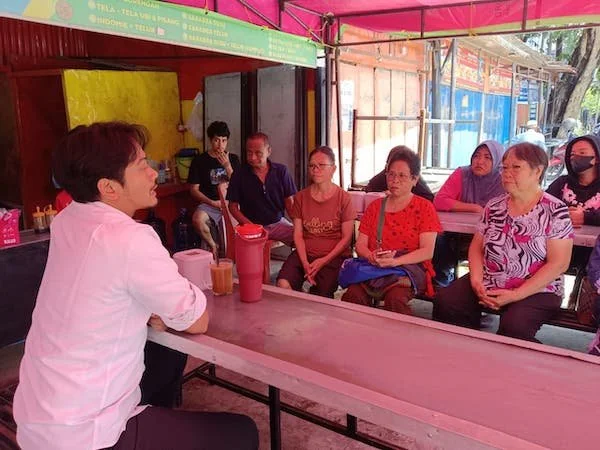 Aliansi Pedagang Sungai Cerekan, saat Menyampaikan Aspirasi ke Anggota DPRD Kota Makassar dr Udin Saputra Malik (Dok: Sinta KabarMakassar).