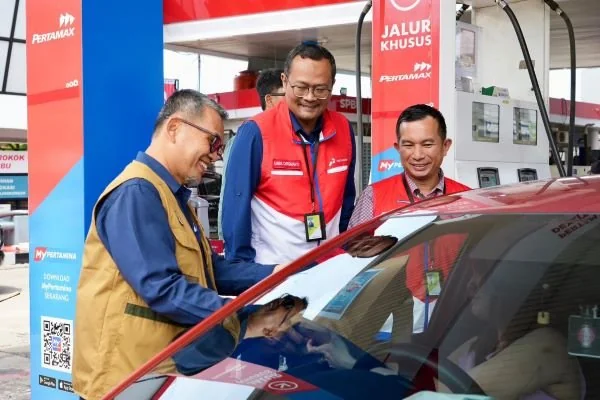 Komite BPH Migas bersama EGM Pertamina Sulawesi saat memastikan kesiapan operasional SPBU (Dok : Ist).