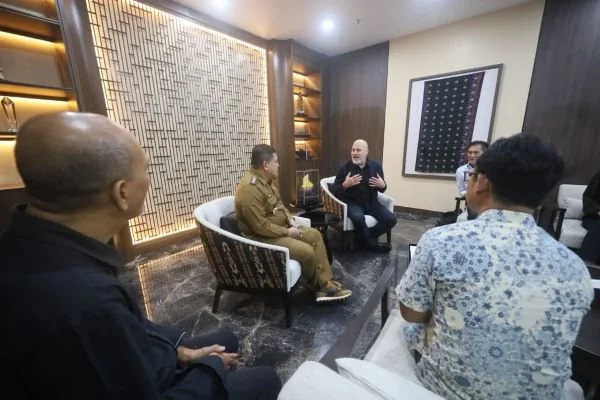 Wali Kota Makassar Munafri Arifuddin saat Audiensi dengan Tim World Resources Institute (WRI) Ruan dan peneliti RISE Indonesia, (Dok: Ist).