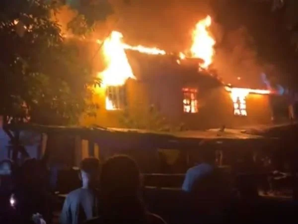 Rumah milik lansia yang terbakar di Pulau Barrang Lompo (Dok : Ist).