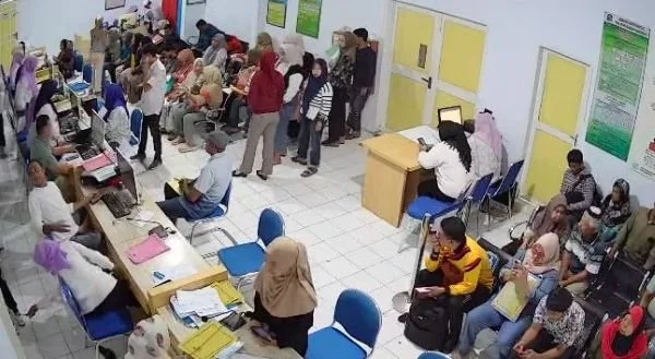 Antrean Calon PPPK membludak panjang di Kantor Disdukcapil Jeneponto (Dok : Ullah KabarMakassar).