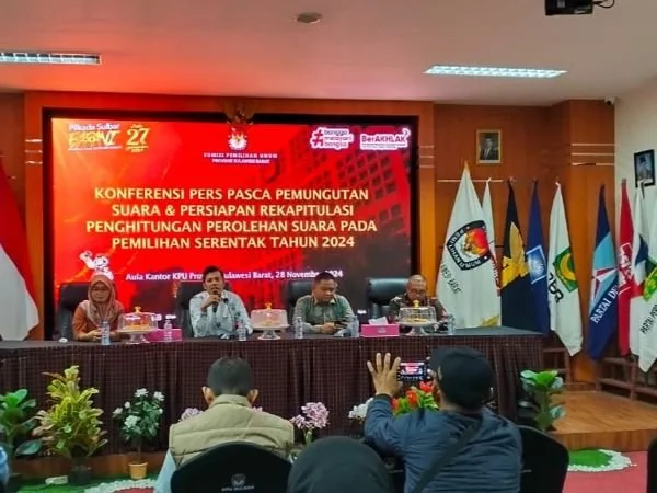 KPU Sulbar saat konferensi pers pasca pemungutan suara Pilkada Serentak tahun 2024 (Dok : ist).