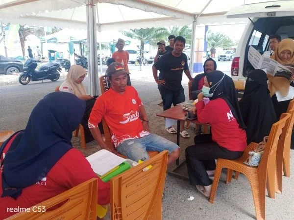 Para peserta Lomba Sandeq Silumba saat melakukan pemeriksaan kesehatan (Dok : Ist).