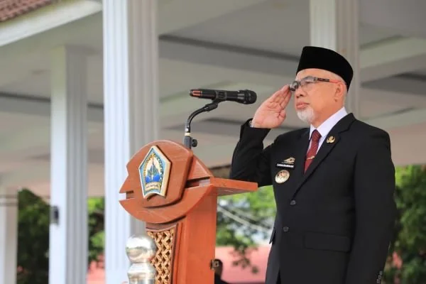 Wakil Bupati Bantaeng H. Sahabuddin. Saat memimpin upacara Hari Pahlawan. Dok. Ist