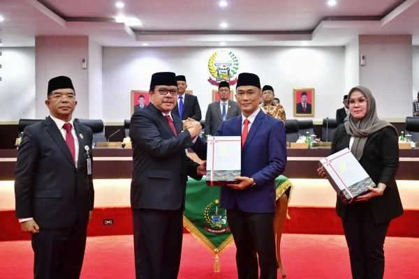 Pj Gubernur Sulsel, Prof Zudan Arif Fakrulloh saat Penyerahan LHP LKPD.