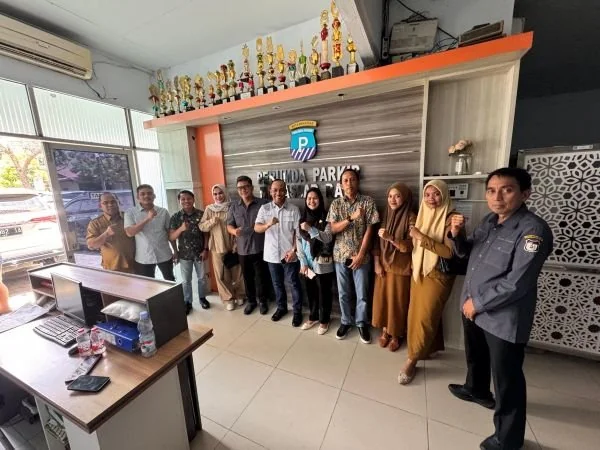Komisi II DPRD Kabupaten Jeneponto melakukan kunjungan kerja ke Kantor Perumda Parkir Makassar Raya (Dok : Ist).