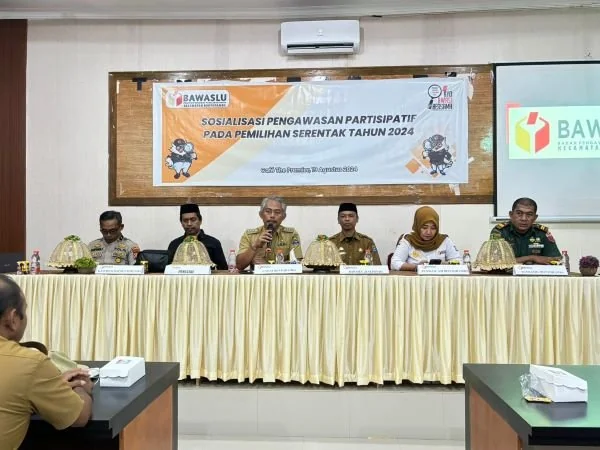 Panitia Pengawas Pemilu (Panwaslu) Kecamatan Bontoramba menggelar  sosialisasi pengawasan partisipatif Aparatur Sipil Negeri (ASN), Kepala Desa/ Kepala Kelurahan, Tokoh Masyarakat dan OKP di Cafe Primer (Dok : Ist).
