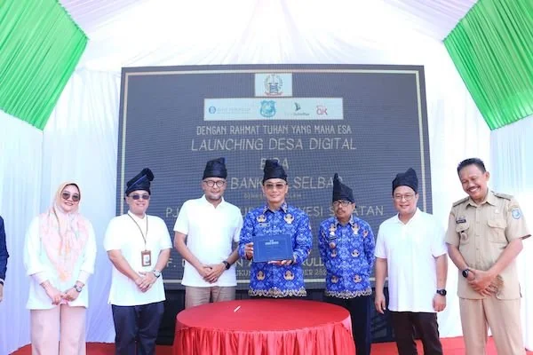 Penjabat Gubernur Sulawesi Selatan Prof Zudan Arif Fakhrullah meluncurkan Desa Digital Bira ist